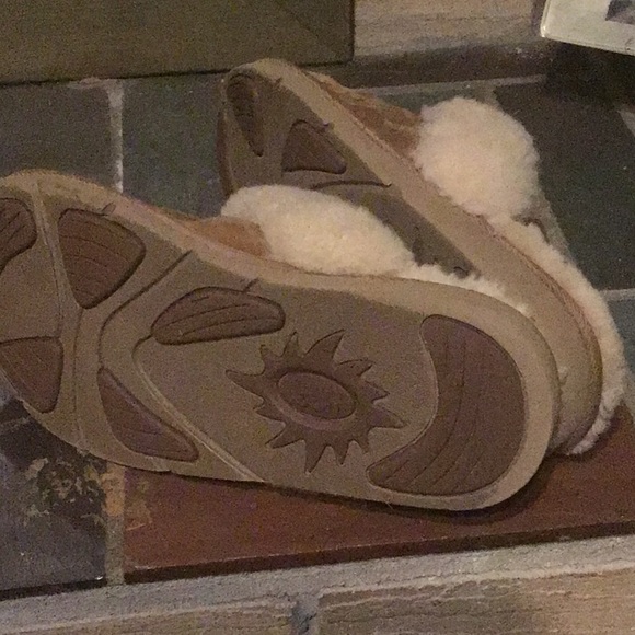 UGG Slippers Size 7 Chestnut #5614 - Picture 7 of 8